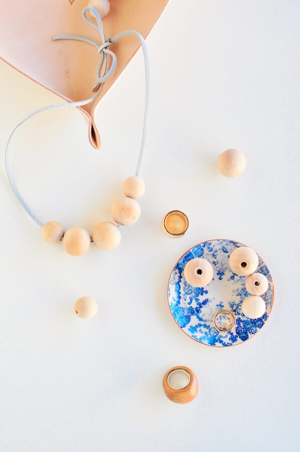 See these great ideas for DIY wood bead necklaces. We have 11 ideas here for unique & pretty necklaces 